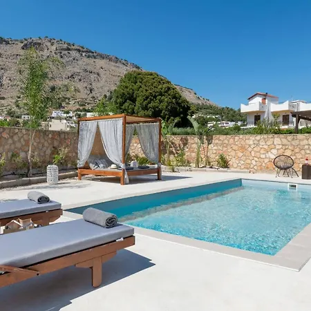 Avia Pefkos By Vila
